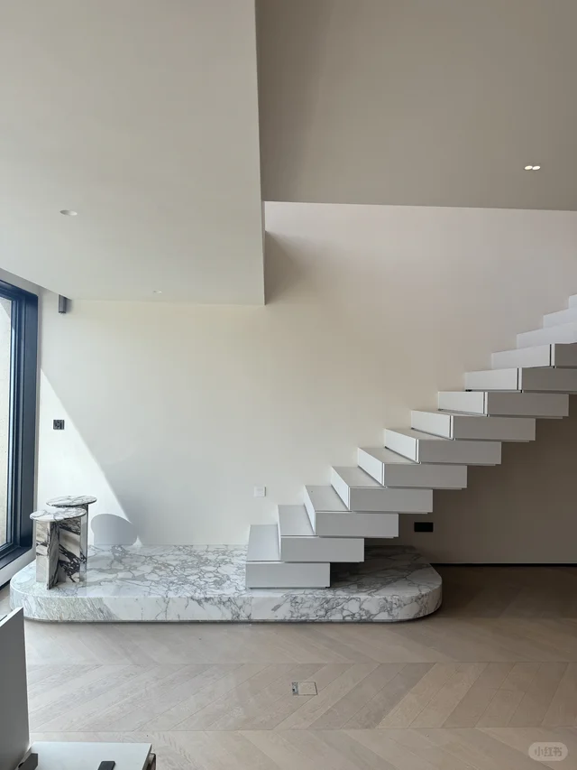 Staircase with a Relaxed Home Mood
